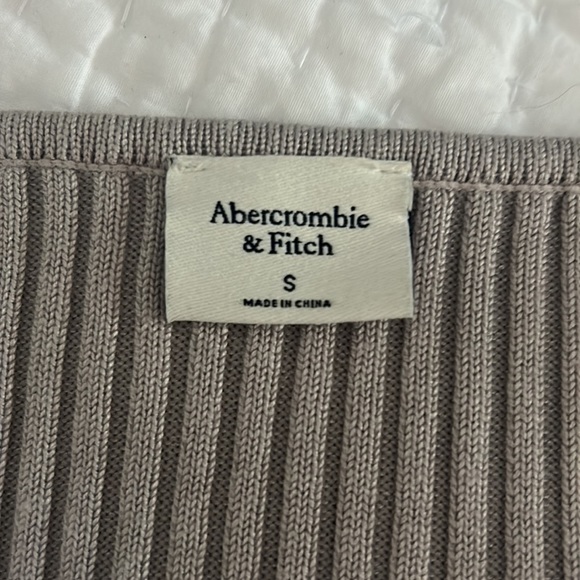 Abercrombie and Fitch Twist Front Sweater Top Brand new - light taupe small - Picture 2 of 3